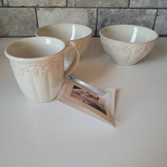 Longaberger Other - Longaberger Coffee Cup & Cereal Bowls Vintage Vine Cream Pattern